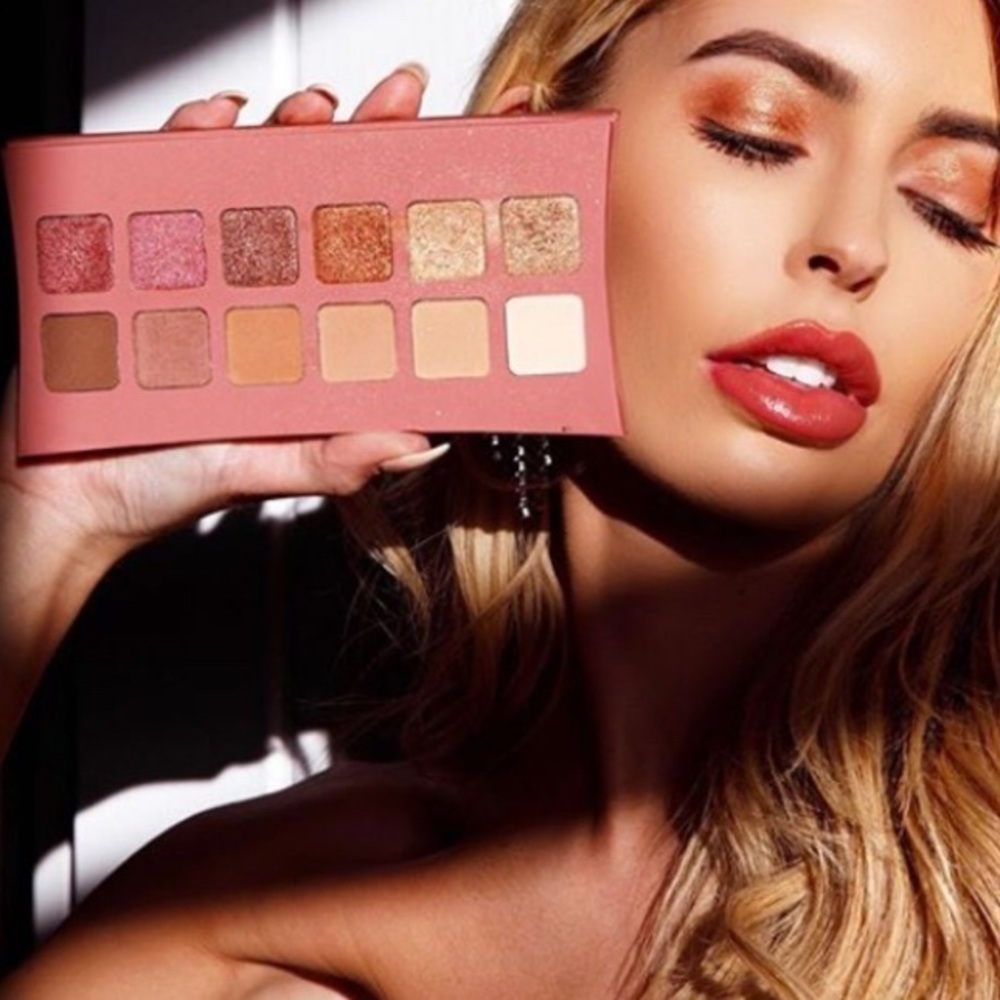 Unveiled Artistry Palette - Picture 9 of 9